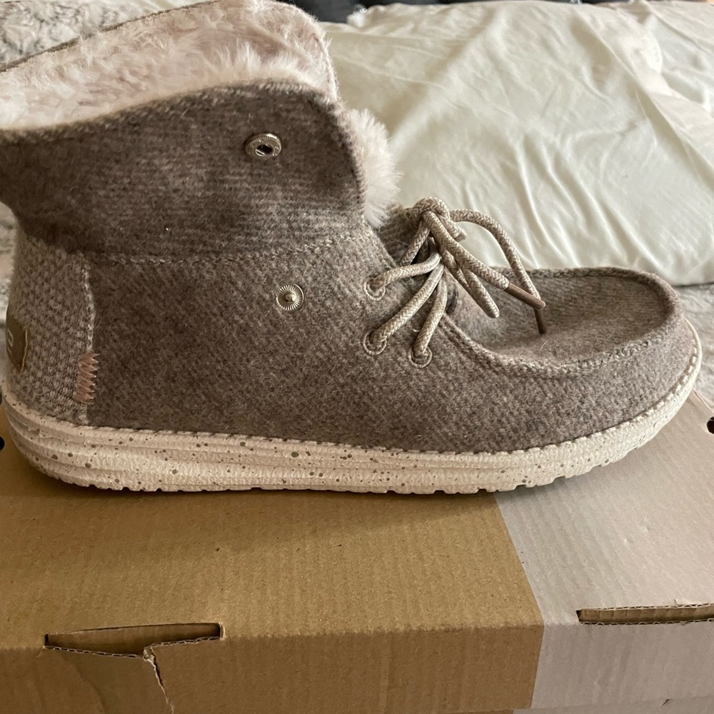 Hey dude shoes